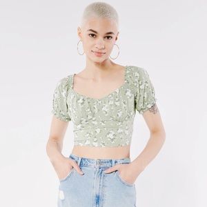 Hollister off the shoulder puff sleeve crop top
